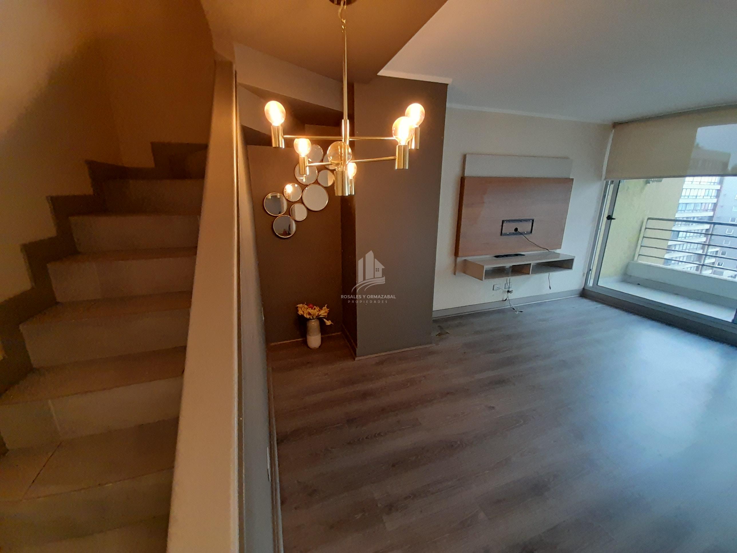 ARRIENDO DEPTO. DUPLEX LUMINOSO GNRAL. MACKENNA 1555,  STGO CENTRO 2D 2B
